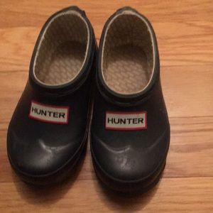 Size 8M/9F toddler Hunter shoes!